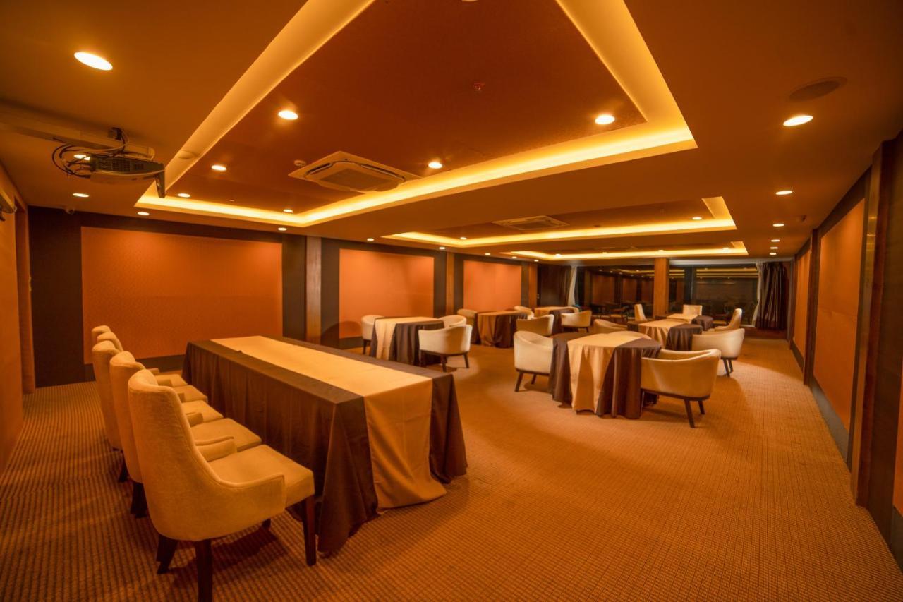 The Terrace By Ladder Mgd By Citrine Hotel Thiruvananthapuram Exterior photo